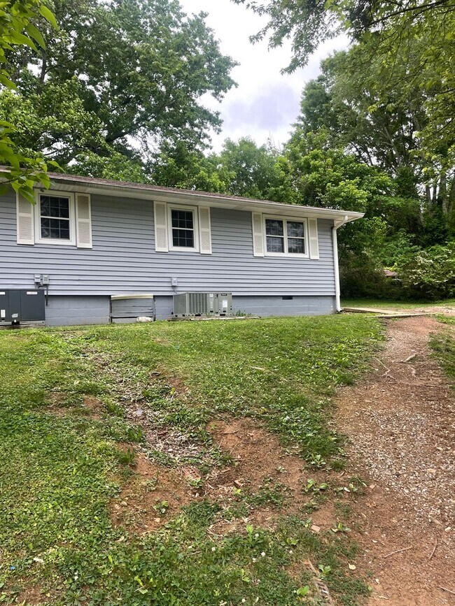 Photo - Oak Ridge 37830 - Move-In Ready 2 bedroom duplex - Call Lisa or Shannon