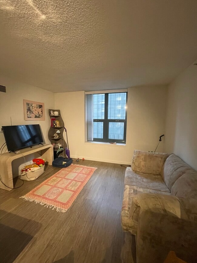 Photo - 1 W Superior St Unit 609