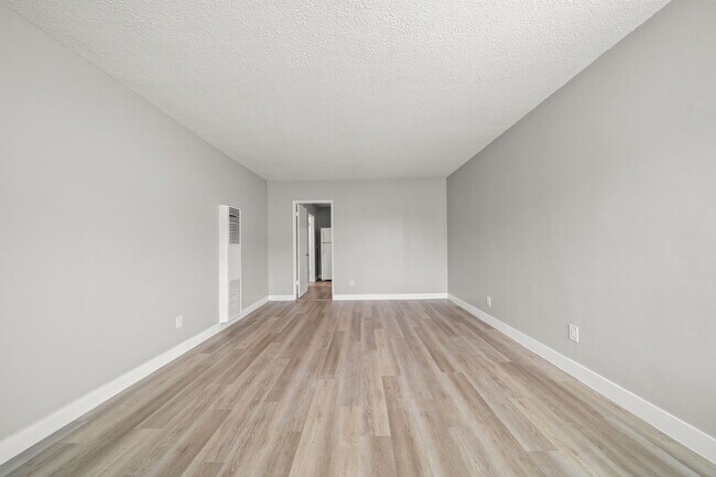 835-845 Glenway Dr.