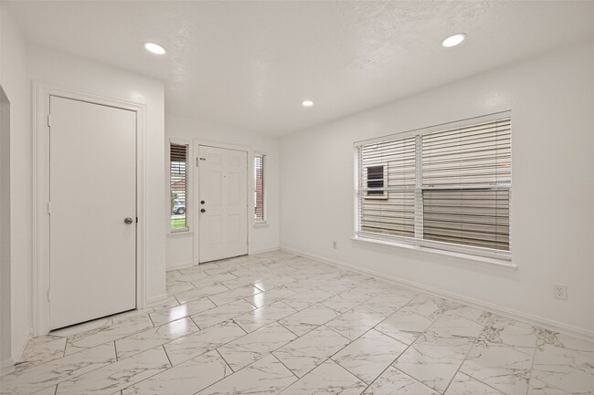 Photo - 3807 Gardenia Bend
