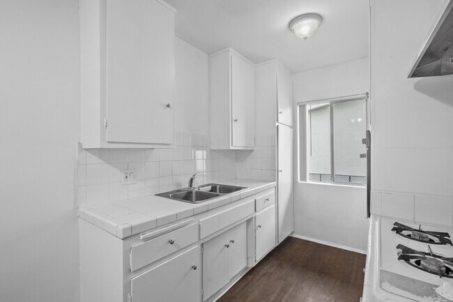 Photo - 3247-55 Santa Ana St