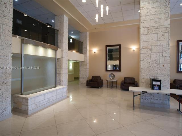 Photo - 290 174th St St