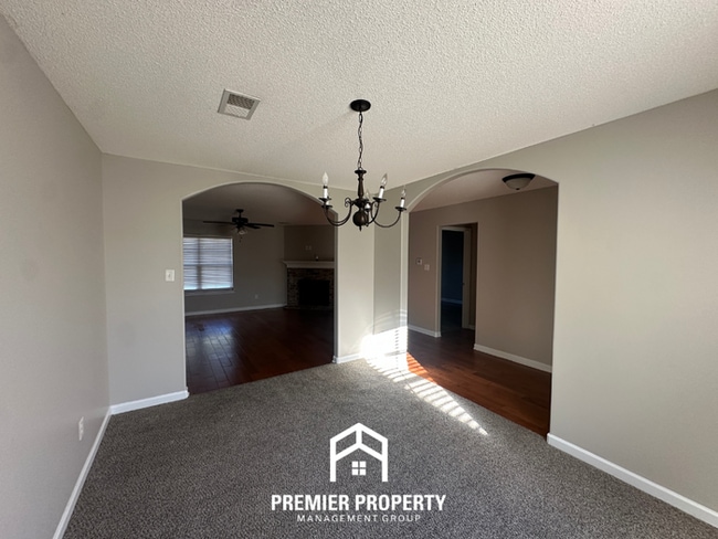 Photo - 411 Springer Cv