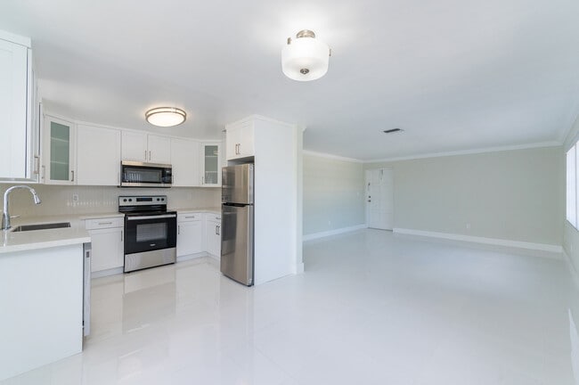 Photo - 555 S Luna Ct Hollywood, FL 33021