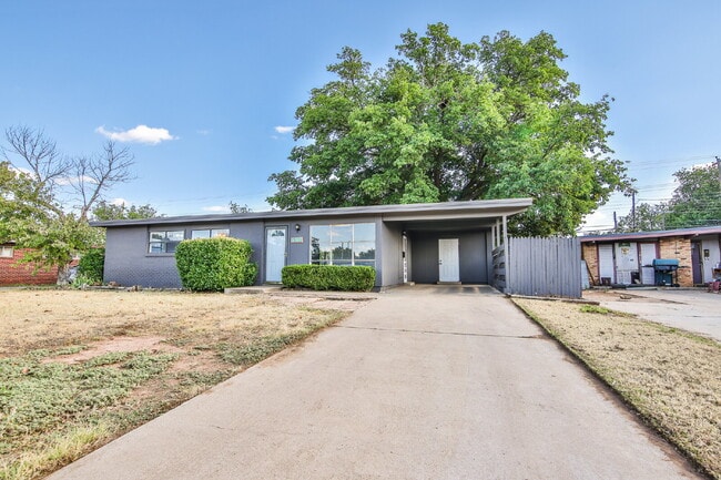 Building Photo - Charming 3 Bedroom, 1 bathroom in Central Lubbock