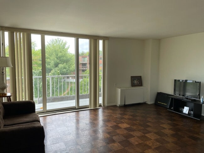 Living-1 - 4520 King St Unit 602