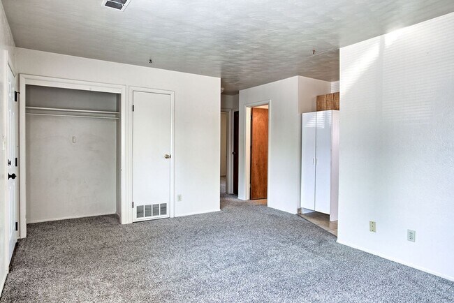 Photo - 2110 Applewood Rd Unit 2110 Applewood Rd