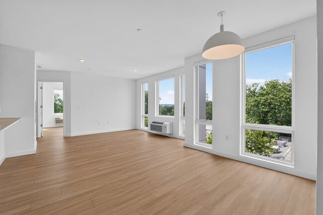 01 Line - 2 Bed, 2 Baths