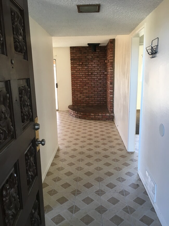 Entry and Hallway - 630 Kelly Dr