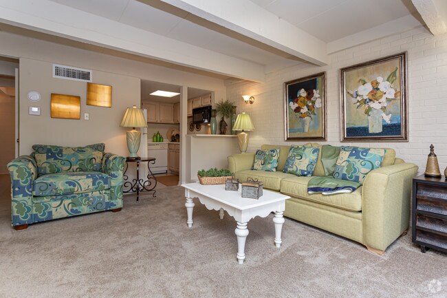 Casa adosada de 2HAB, 1.5BA - 1,125 ft²