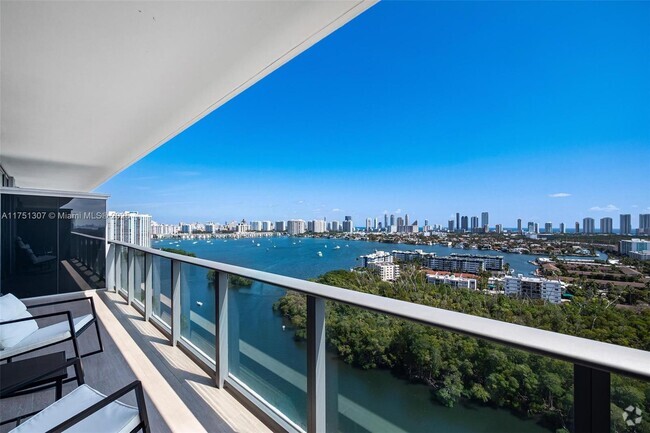 Building Photo - 16385 Biscayne Blvd Unit 2118 Rental