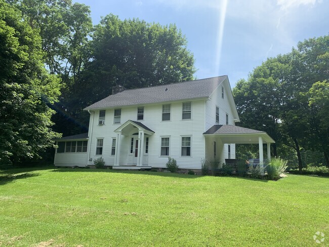 Front of house - 1 N Sawyer Hill Rd Rental