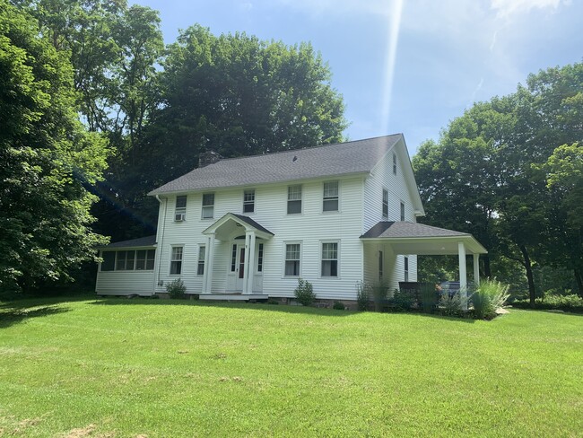 Front of house - 1 N Sawyer Hill Rd House