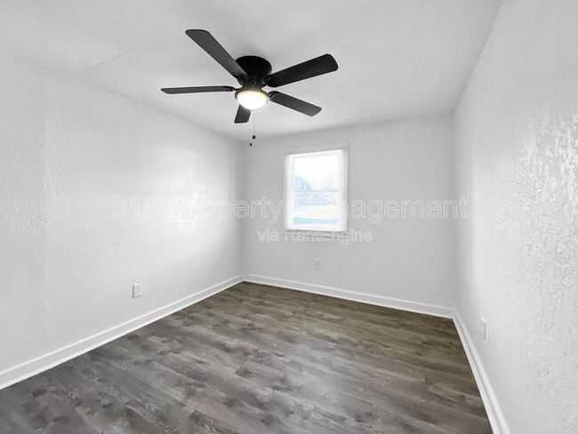 Photo - 4802 Locust Ave