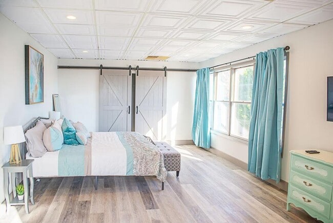 Photo - 2500 Executive Park Dr NW