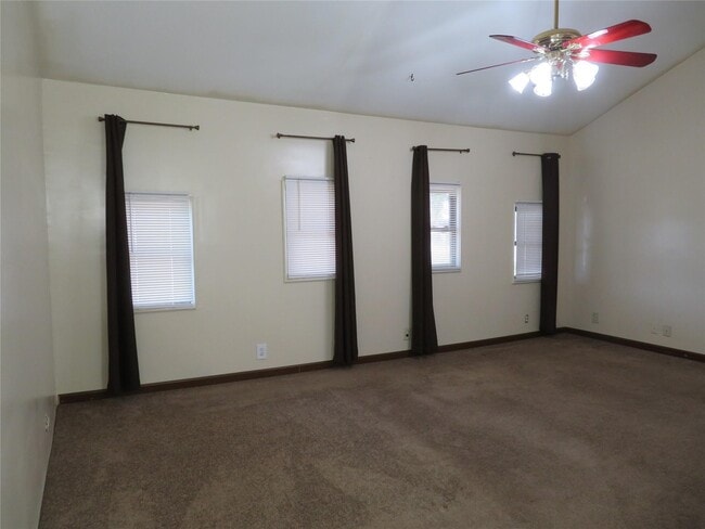 Photo - 1006 Avenue L