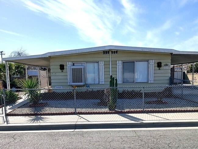 Building Photo - 148 N Palomar Ave