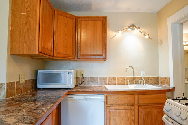 Photo - 136 Brady St