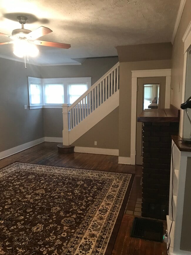 Photo - 275 Belmont St NE