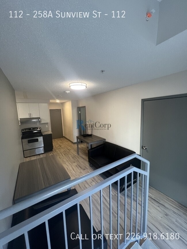 Building Photo - 258A-258A Sunview St