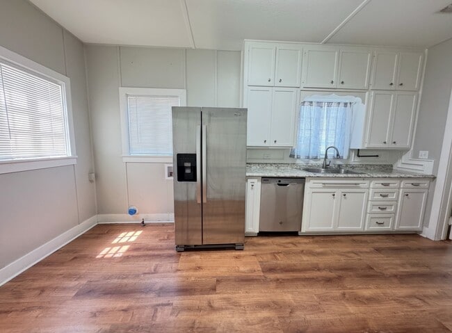 Photo - 909 W Main St