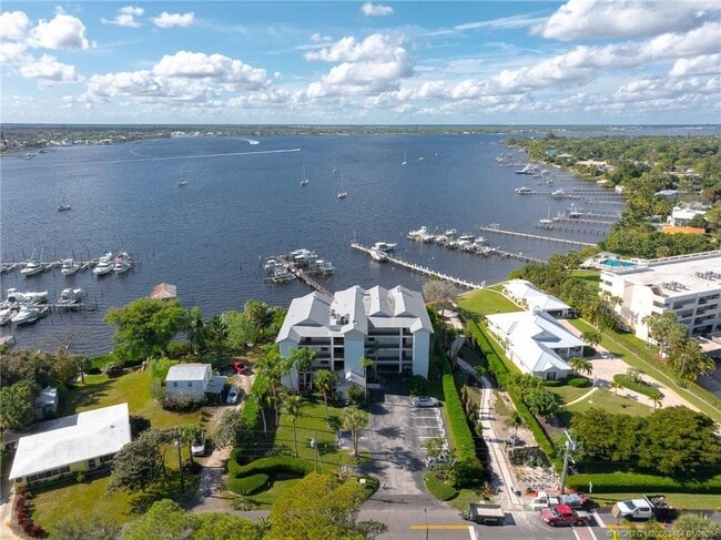 Photo - 415 NW North River Dr Unit 302