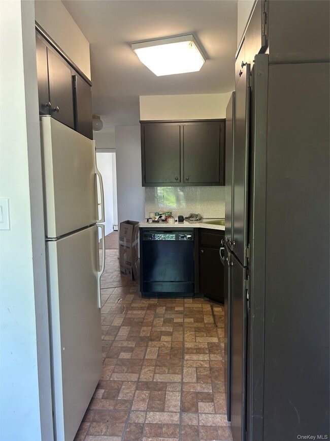 Building Photo - 77-24 252nd St Unit 2nd Floor