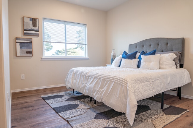 Bedroom - Skyline Apartments, LLC