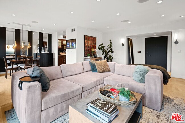 Photo - 949 Kings Rd Unidad 314