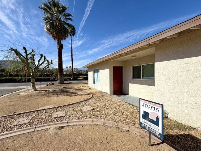 Building Photo - AVAILABLE NOW!! 2 Bedroom 1 Bathroom Apartment in Palm Desert! Unit 02