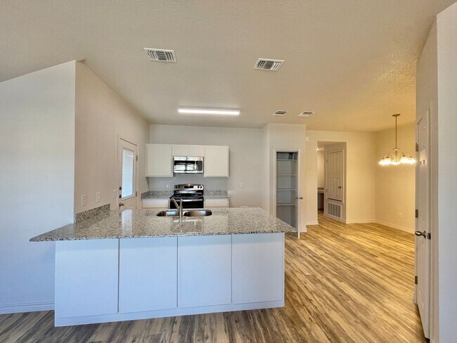 Photo - 1809 Castroville Trl