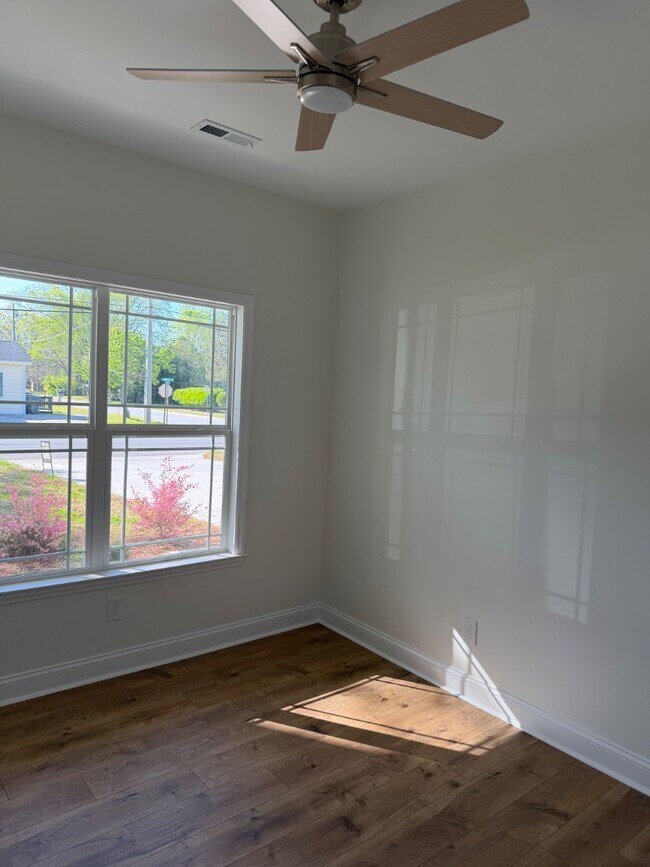 Photo - 2537 Jones St