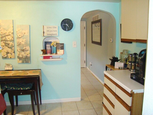 Building Photo - 636 S Loomis Ave Unit B