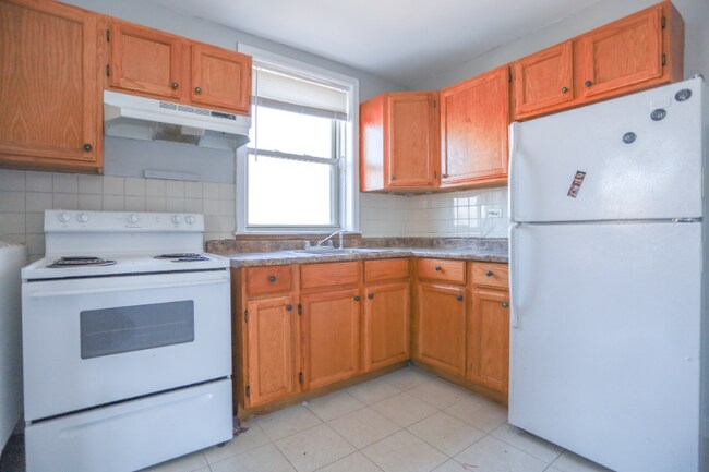 Photo - 2417 W Farragut Ave Apartment Unit 2