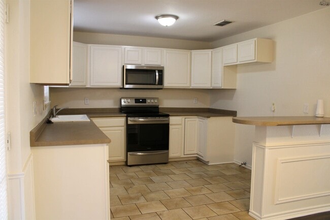 Photo - 1610 Christine Rd