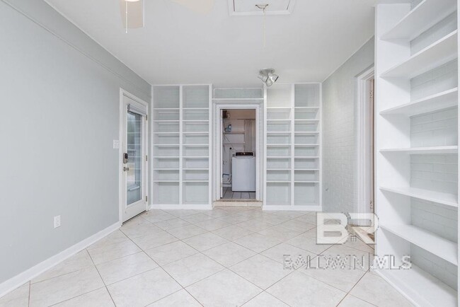 Photo - 409 W Canal Dr