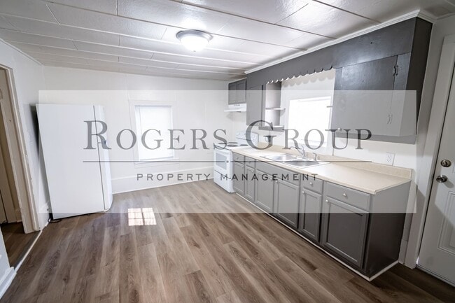 704 Roberson St