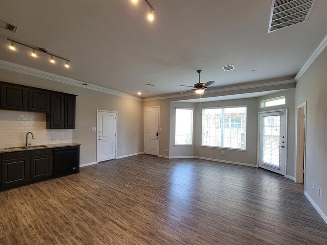 Building Photo - 7486 Woo St Rental