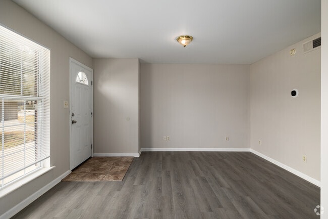2 BR, 1 BA - 675 SF