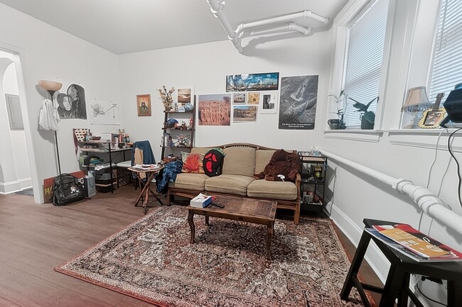 Photo - Newly Renovated 1 BR in Loyola on Lovely Quiet Block Unidad 6636-GAR