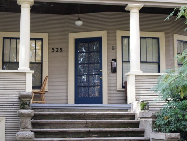 Photo - 528 W 3rd St