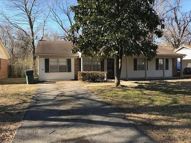 Building Photo - Charming 3BR Home in Colonial Hills – Quiet Southaven Neighborhood |Move In Ready