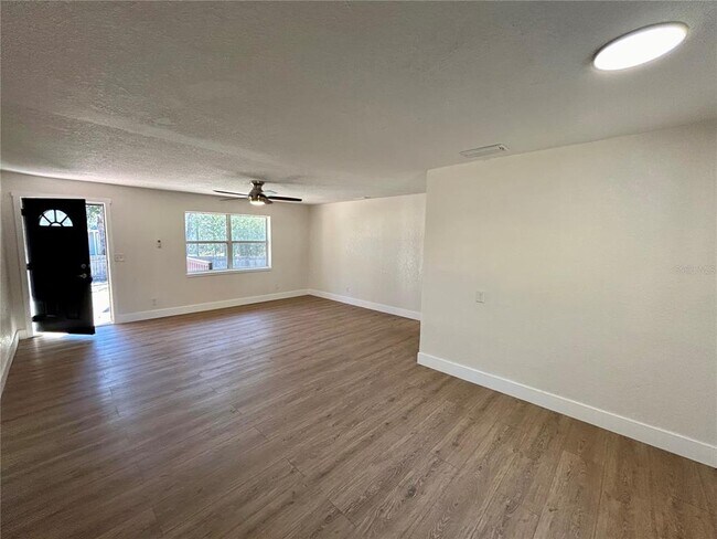 Photo - 18812 Carr Dr