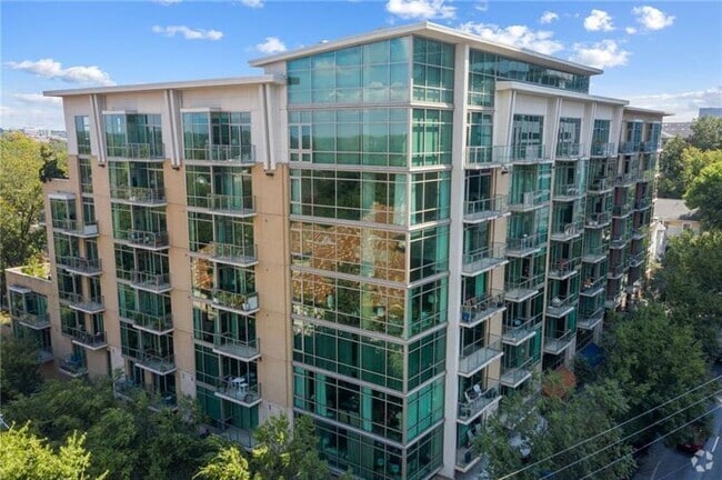 Building Photo - 905 Juniper St NE Unit 401 Rental