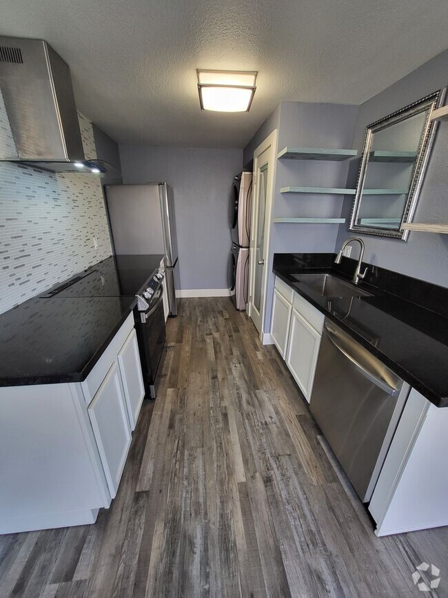 Building Photo - 3410 Woodside Dr Unit 30-B Rental