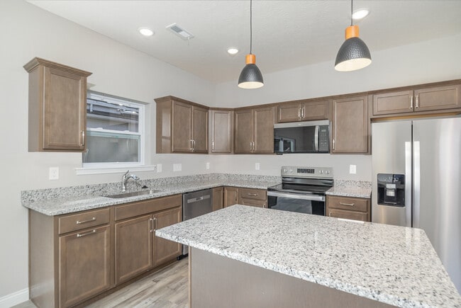Photo - 502 Station Ct