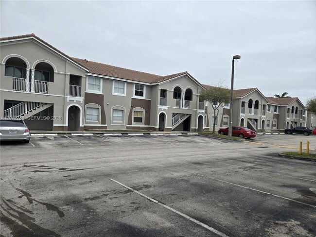 Building Photo - 1658 SE 28th Ct Unit 200