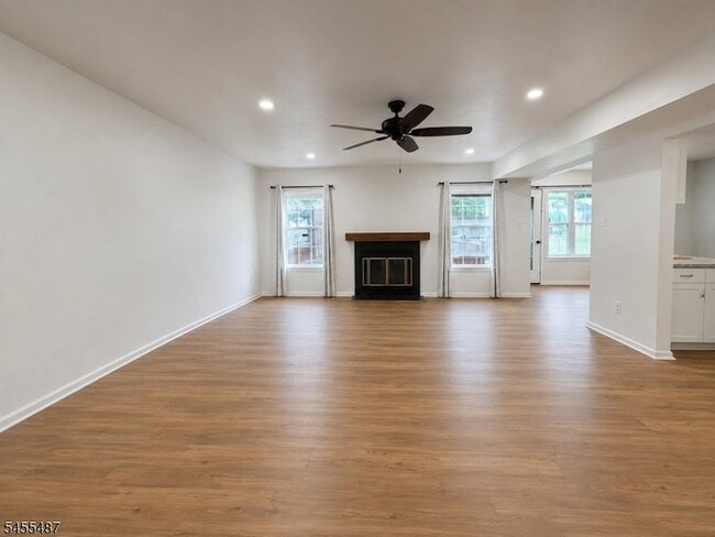 121 Harrow Dr