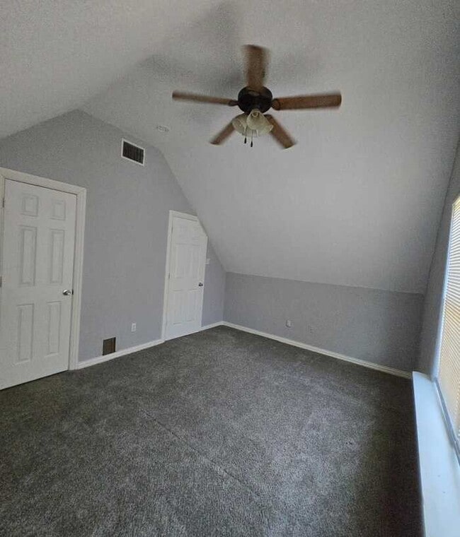 Photo - 11018 Shady Oaks Dr