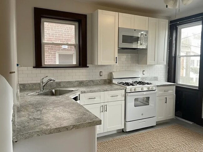 Building Photo - 1040 Art Hill Pl Unit 1038 1F